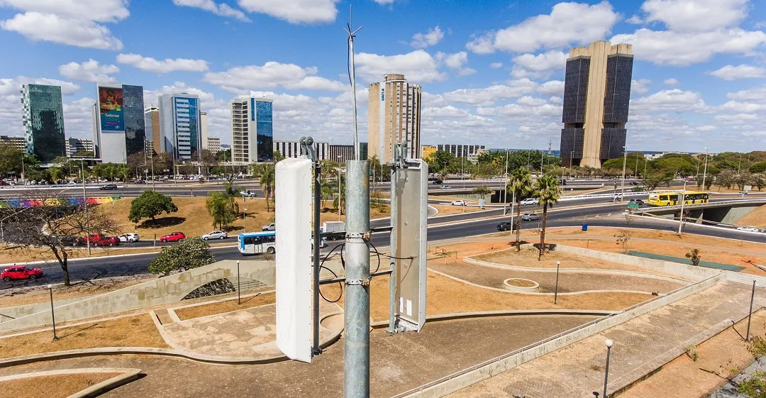 Antena de telecomunicações para conectividade 5G